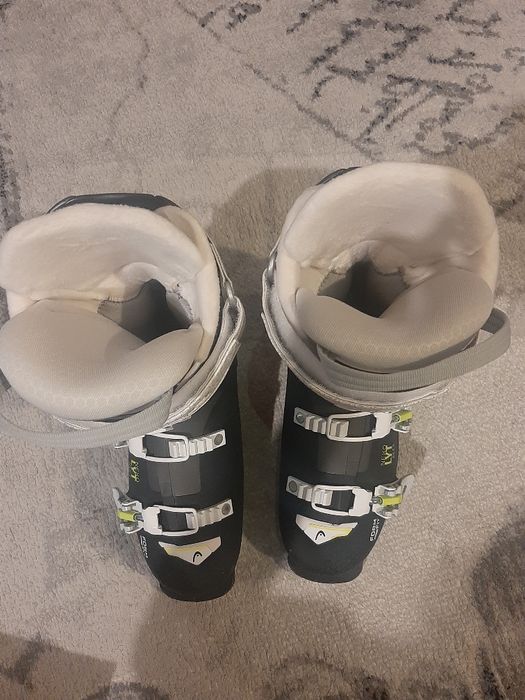 Нови ски обувки Head