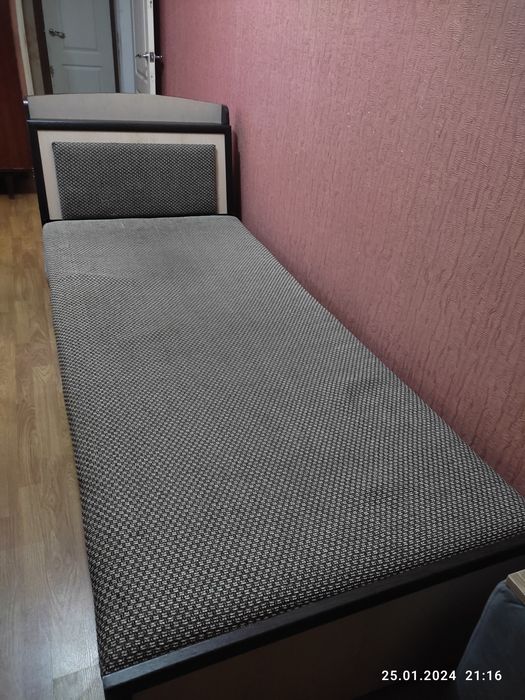 Кровать б/у в хорошем состоянии. 800 000 сум.