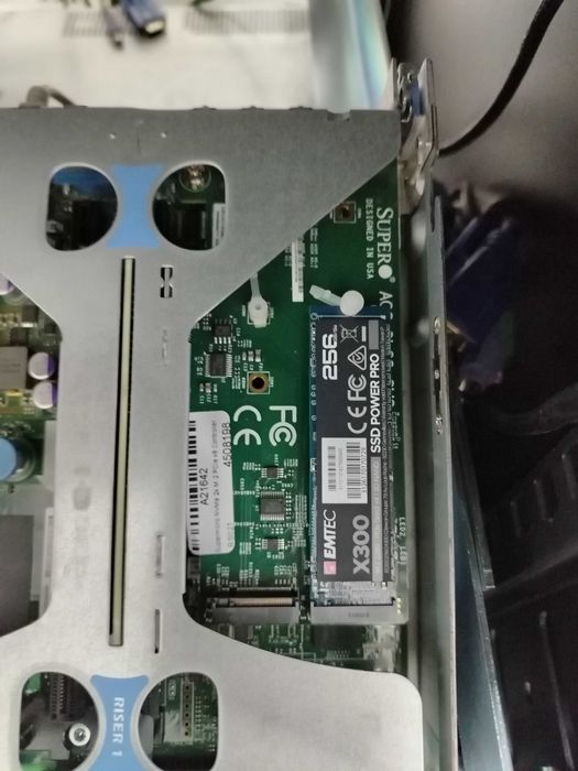 Dell R620 1U 10x 2,5" SFF, 2 x Xeon E5-2680v2 128GB RAN 256GB M2