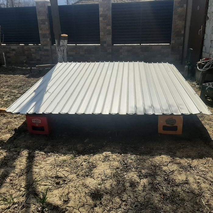 Usa de garaj tip rulou alba din metal