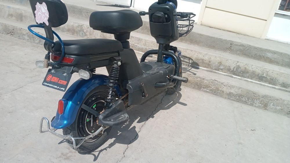 Skutr sotiladi yangi