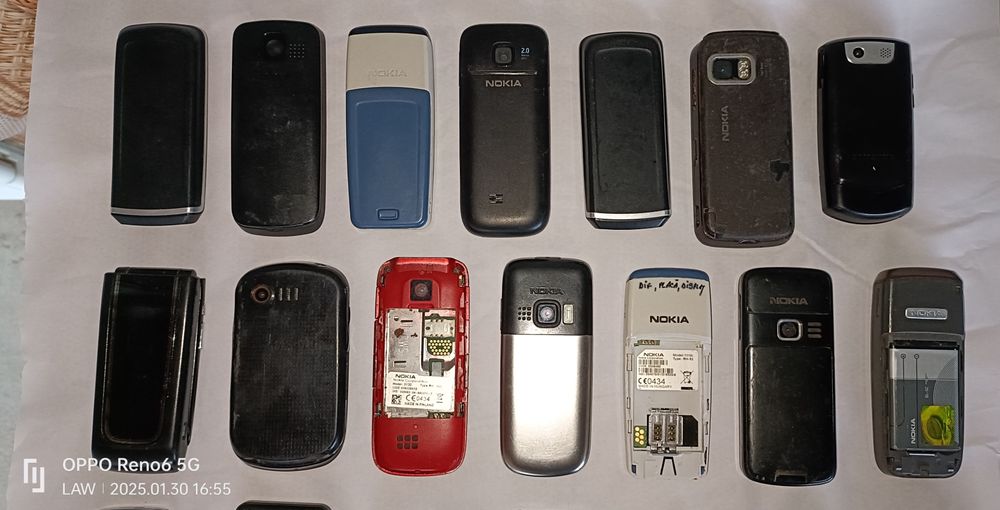 Telefoane cu butoane pentru colectie