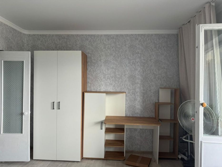 Диван и стенка( шкаф стол)