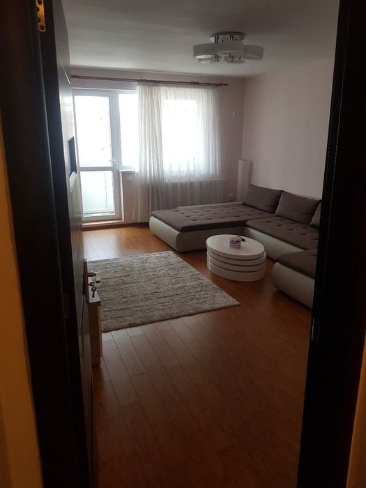 Proprietar închiriez apartament 3 camere  600 €