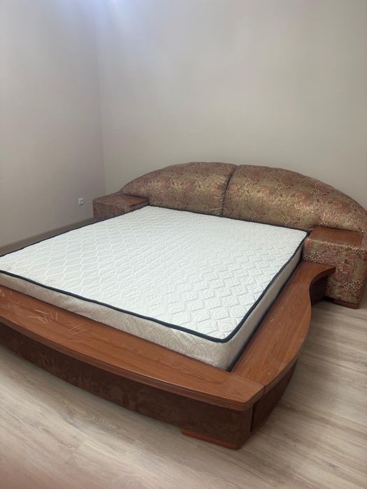 Продам спальный гарнитур