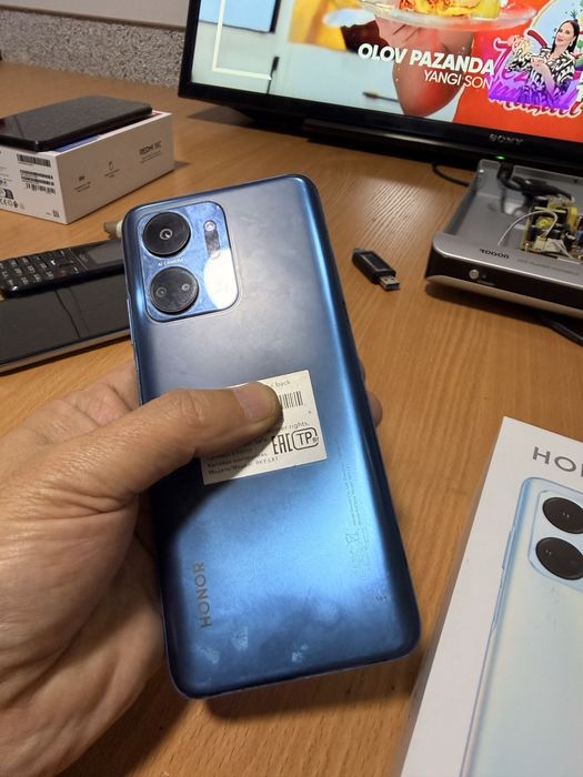 Телефон сотилади.