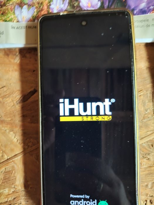 Vând telefoane mobile accesorii LG k20 și IHUNT S21 baterii solare