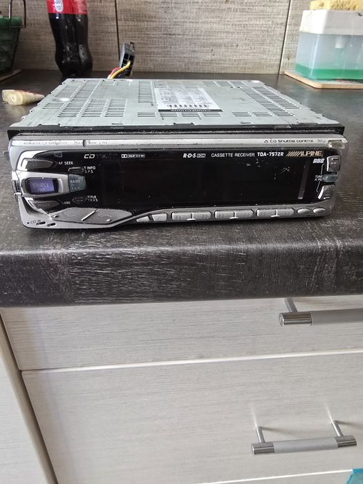 Radio casetofon Alpine