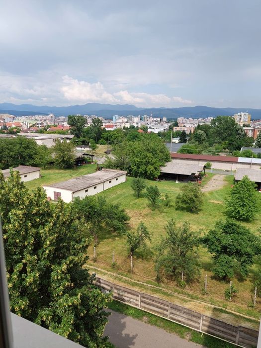 Inchiriez apartament cu 2 camere (64mp)