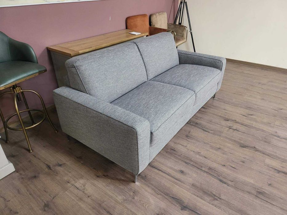 Сив диван от плат двойка Natuzzi с функция сън