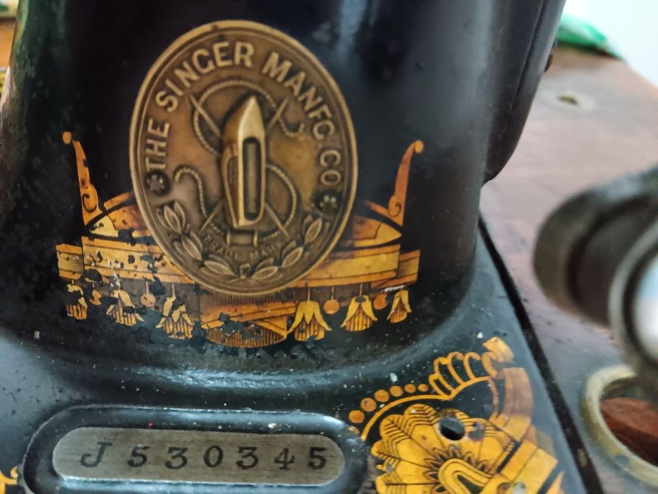 Mașină de cusut marca SINGER