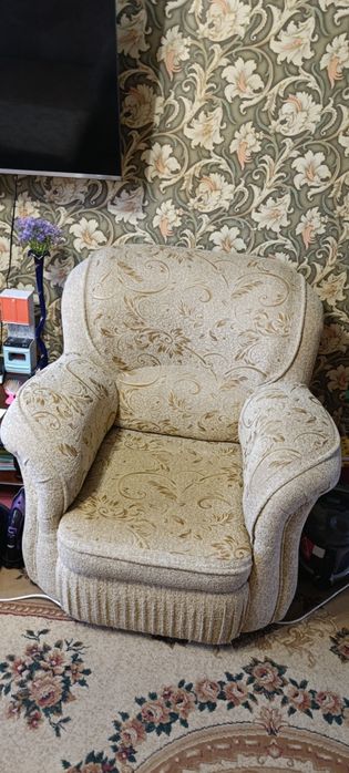 Продам диван и 2 кресла