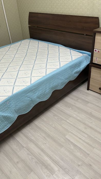 Продам кровать двуспальная  160×200