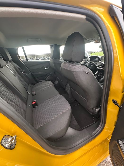 Peugeot e208 2021