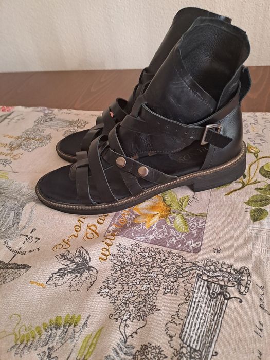 Модни сандали от естествена кожа