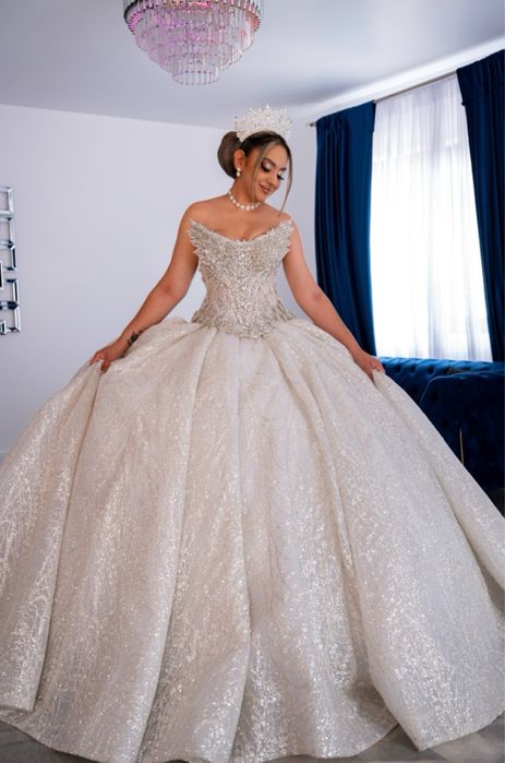 Vand rochie de mireasa, stare foarte buna.