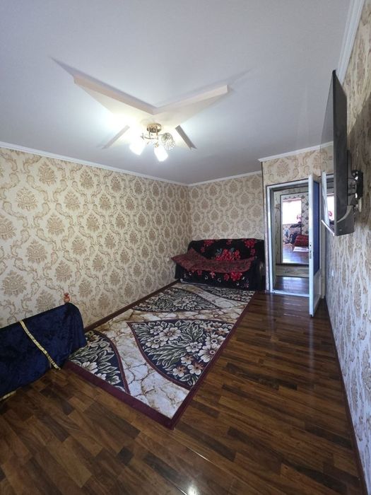 Квартира сотилади 2 хона 2 этажда Панельный дом Айрим жихозлари колади