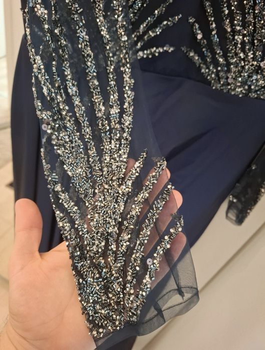 Rochie lungă de seară bleumarin, elegantă, cu paiete și mâneci transparente, mărimea 46