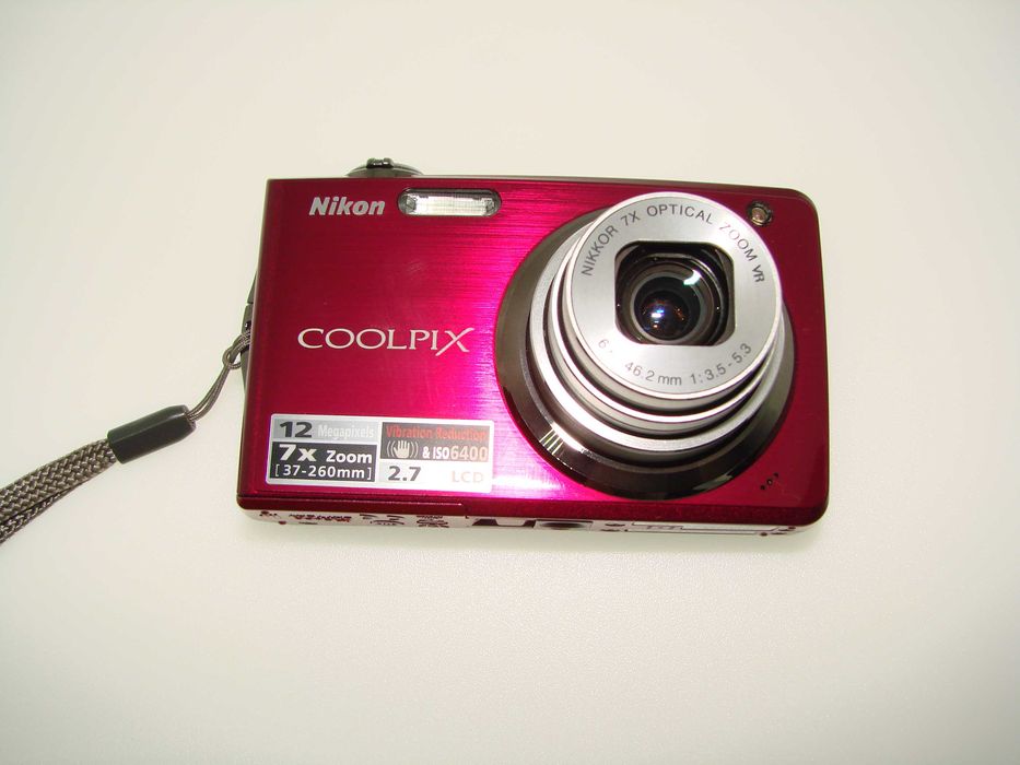Nikon Coolpix S630 компактен розов фотоапарат в отлично състояние като НОВ - дигитална камера в уникален магента цвят пълен комплект работи отлично