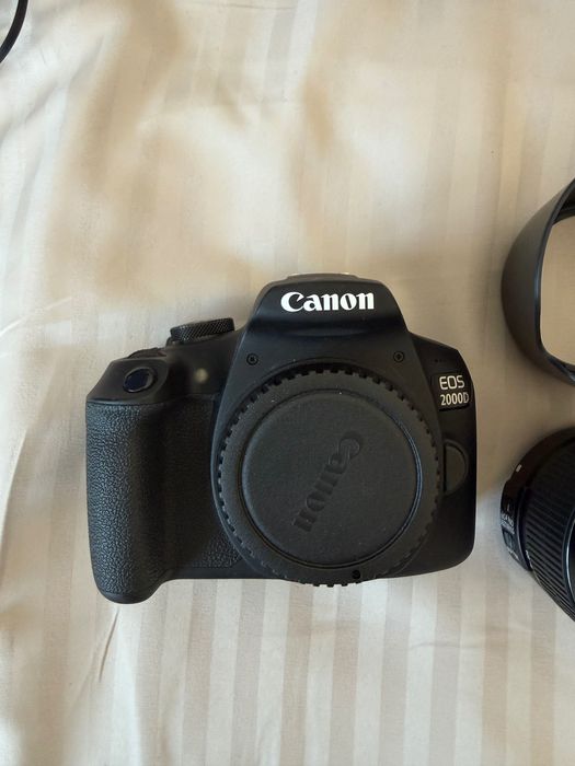 Canon EOS 2000D