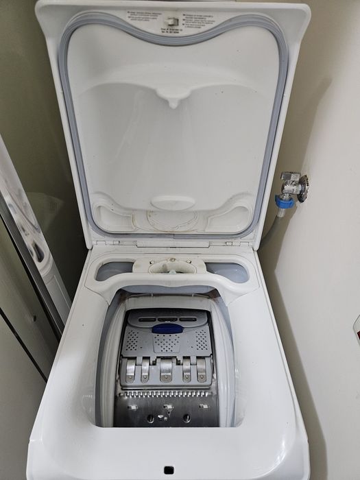 Пералня с горно зареждане Electrolux