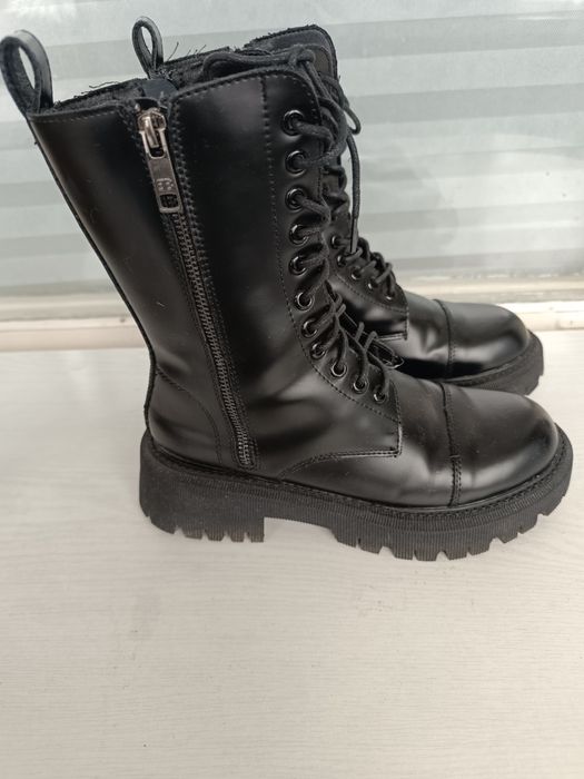 Продам ботинки женские