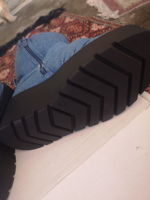 Чисто нови дамски боти