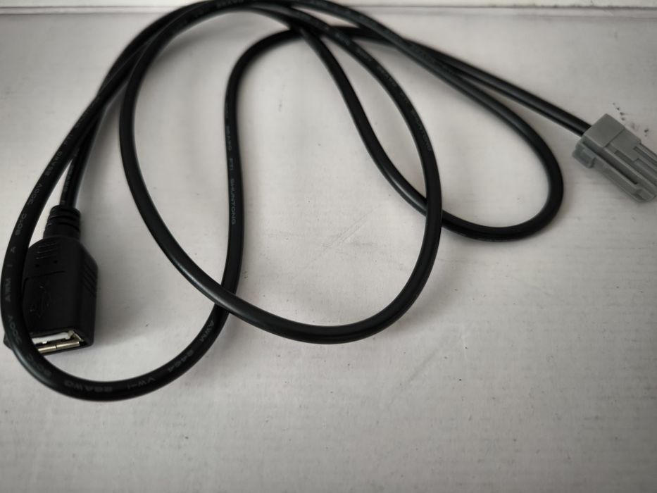 Кабел USB AUX  Toyota RAV4 EZ Verso Camry