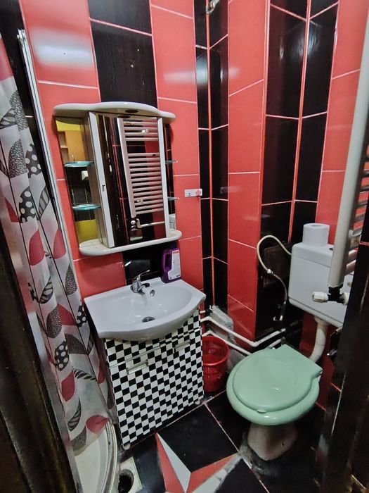 Închiriez Garsoniera cet parter