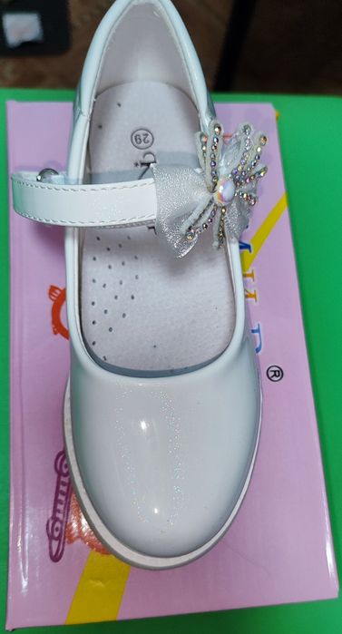 Продаются туфли для девочки