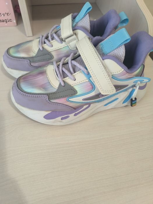 Adidași fete mărimea 31