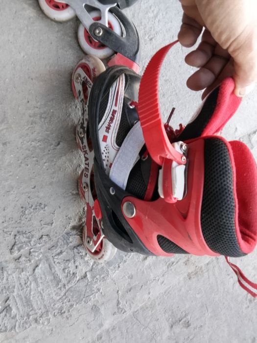 Срочно продам роликовые коньки