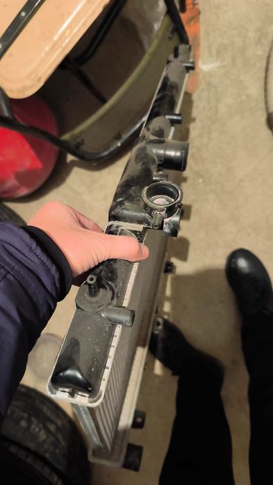 Продам радиатор на Subaru Outback