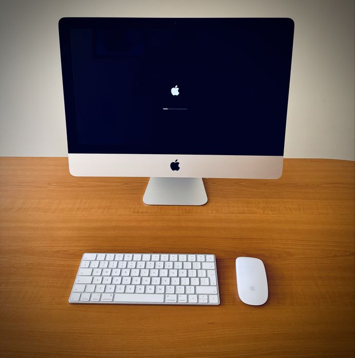 Apple iMac (21.5-inch, Late 2015)