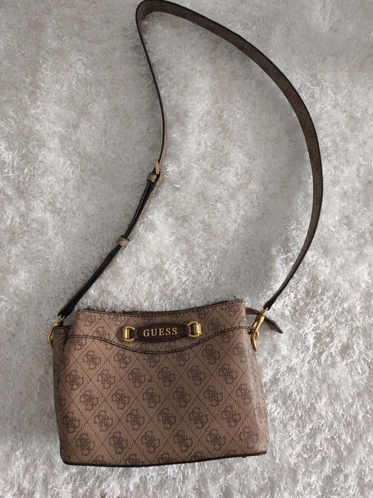 Чисто нова, неизползвана чанта Guess