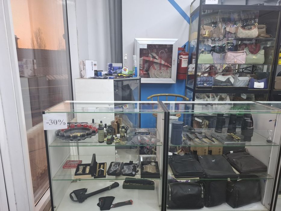 продам стеклянные витрины