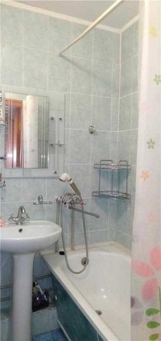 Продам 4 комн квартиру по пр Строителей