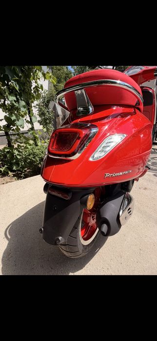 Vespa Primavera 125 Red Ediție Specială, cu 0 km bord