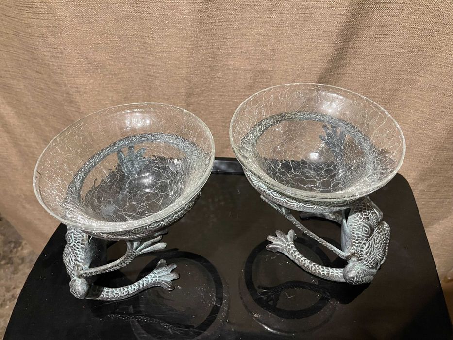 Декоративни купи с поставки