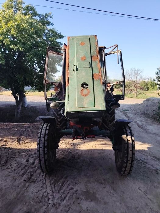 Yumz traktor sotiladi