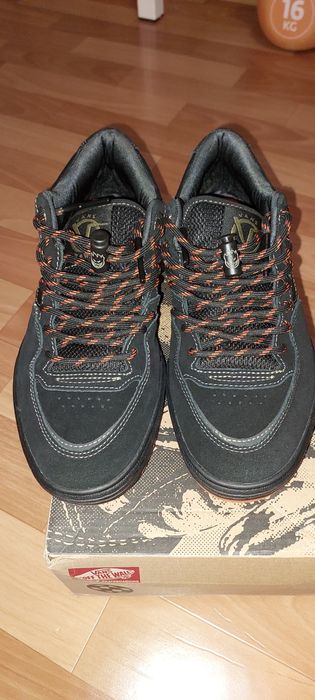 Продам Кросовки Vans 41 размер новые