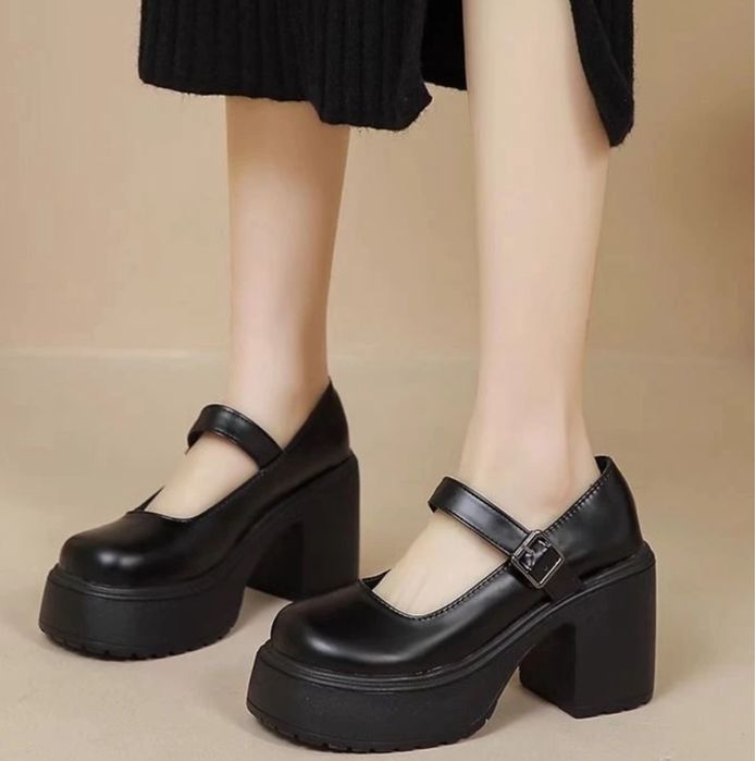 Новые черные туфли на каблуке