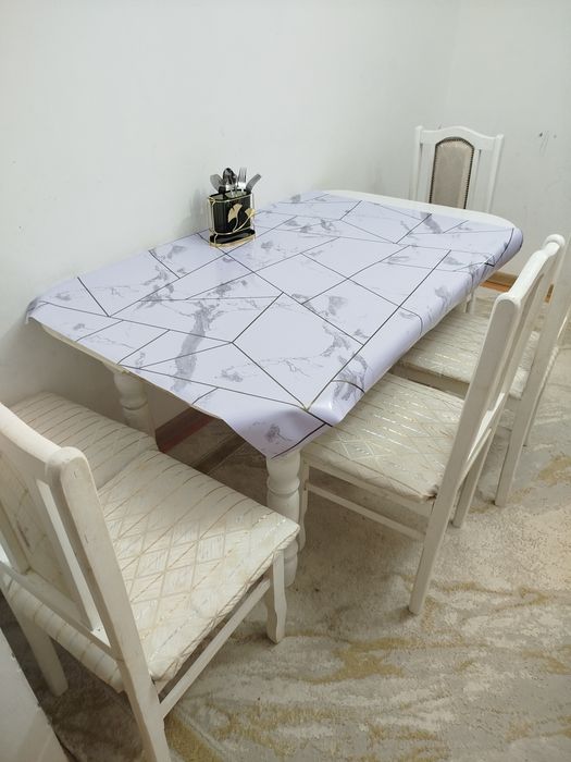 Срочно продам стол со стулями