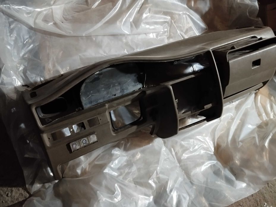 Продам переднею панель (Торпеда) Seat Toledo 1992 по 94г.г.