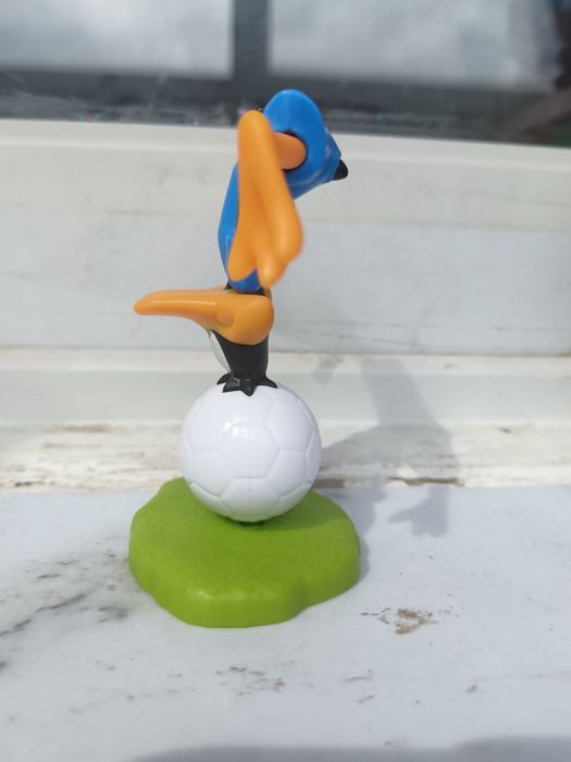 Продам редкую игрушку Daffy Duck