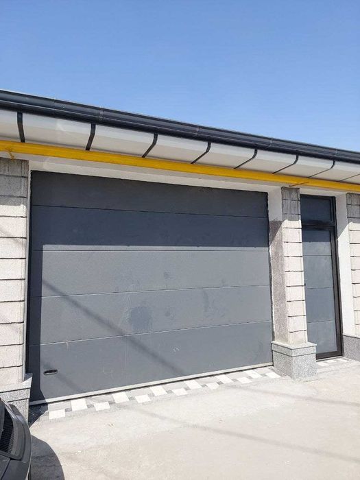 Подъемные секционные ворота. Испания. Erreka