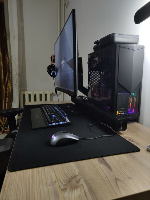 Срочно игровой компьютер, вместе с креслом и столом.