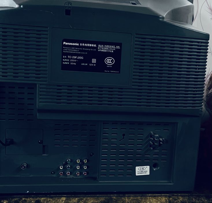 Продам телевизор с стеклянной тумбой