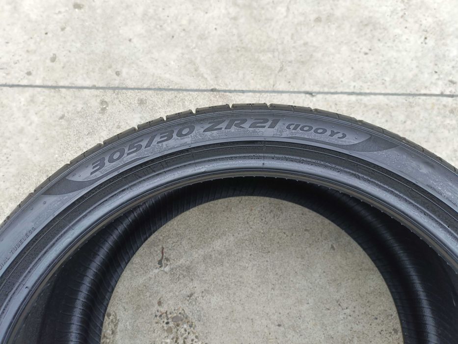 O anvelopa noua de vara 305 30 21 pirelli p zero p z4