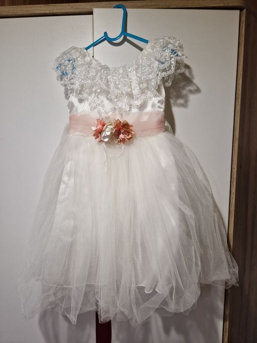 Официална рокля за 4 г.